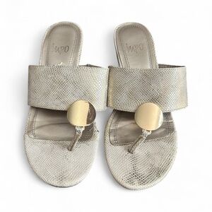 Impo Womens Thong Low Heel Gold Shimmer Sandal Size 7